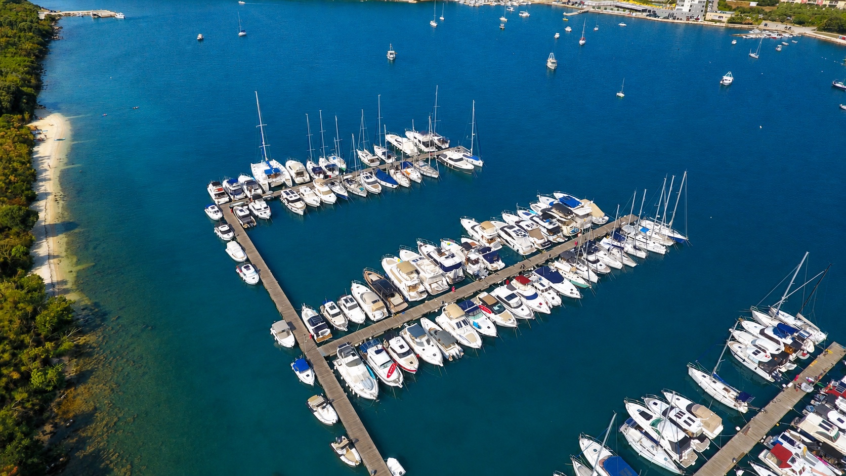 Boats at the Porto Volme piers